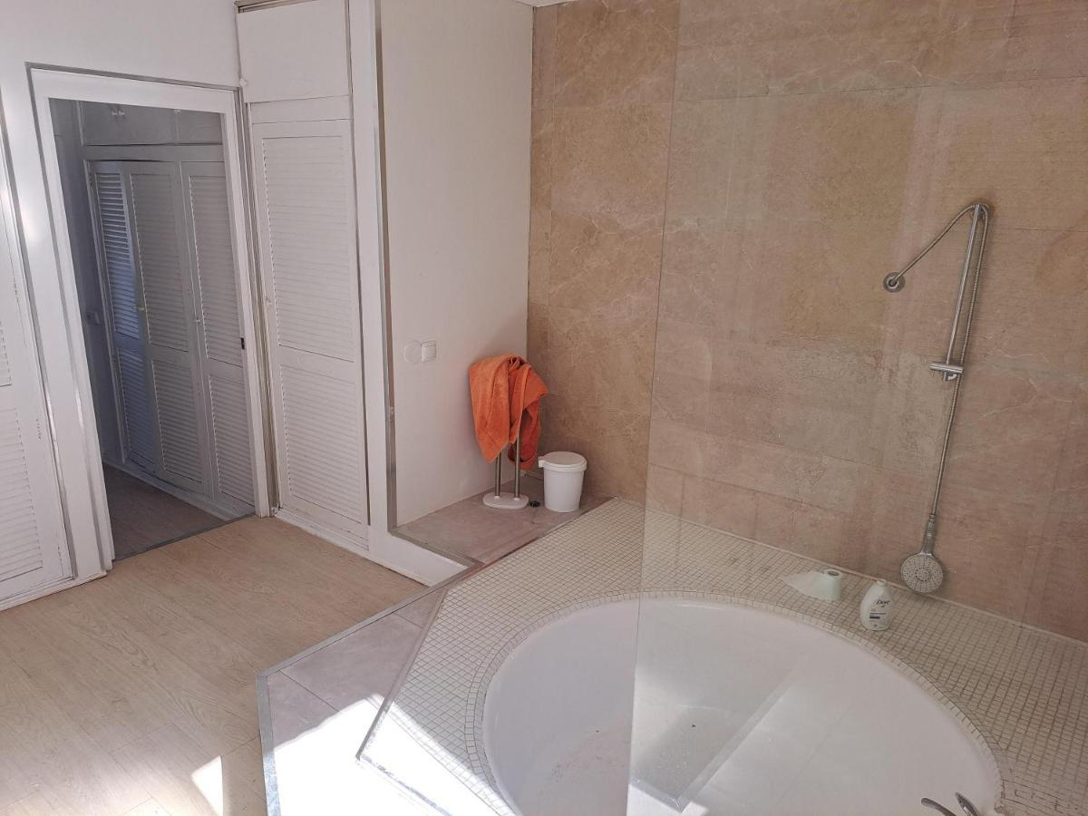 Private Suites In Huge Penthouse 1St Line Puerto Banus, Incredible Views, Jacuzzis Marbella Kültér fotó