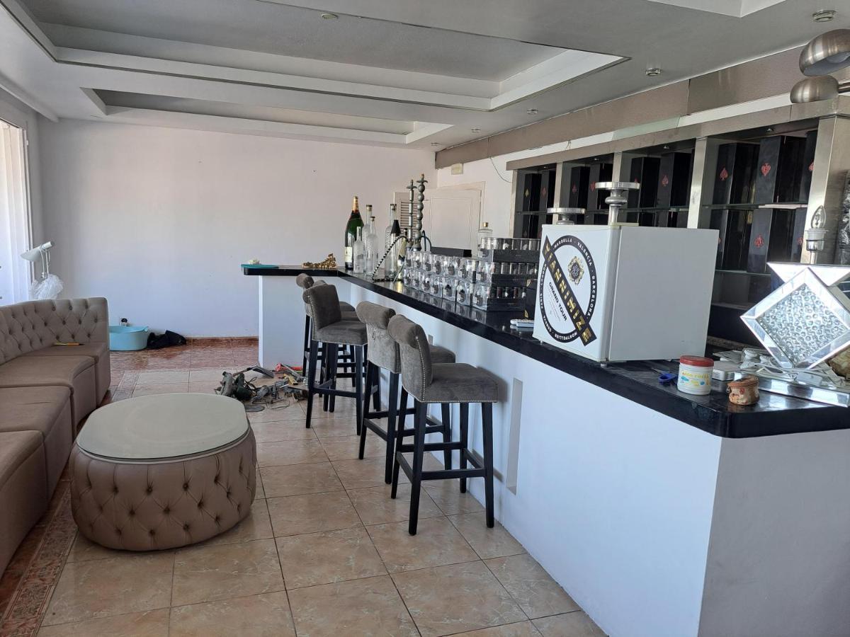 Private Suites In Huge Penthouse 1St Line Puerto Banus, Incredible Views, Jacuzzis Marbella Kültér fotó