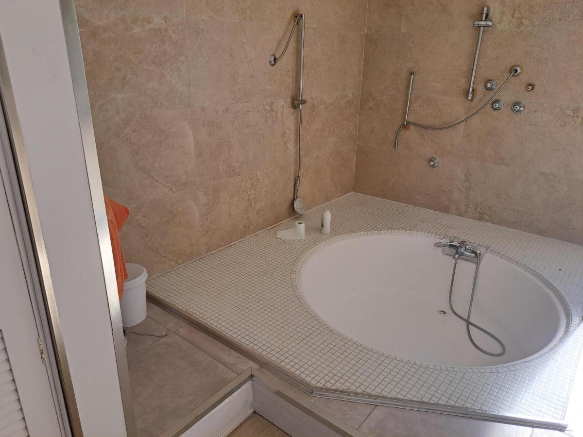 Private Suites In Huge Penthouse 1St Line Puerto Banus, Incredible Views, Jacuzzis Marbella Kültér fotó