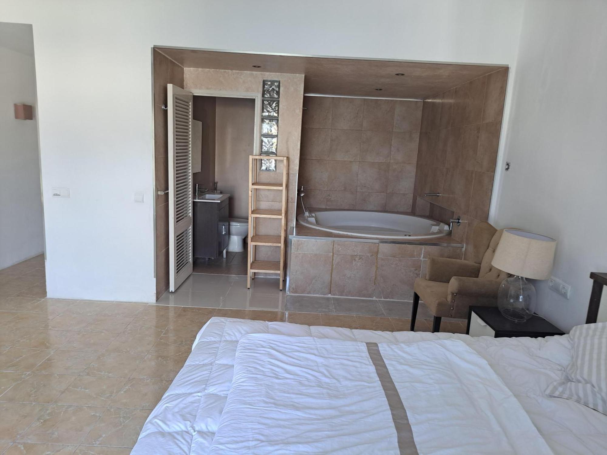 Private Suites In Huge Penthouse 1St Line Puerto Banus, Incredible Views, Jacuzzis Marbella Kültér fotó